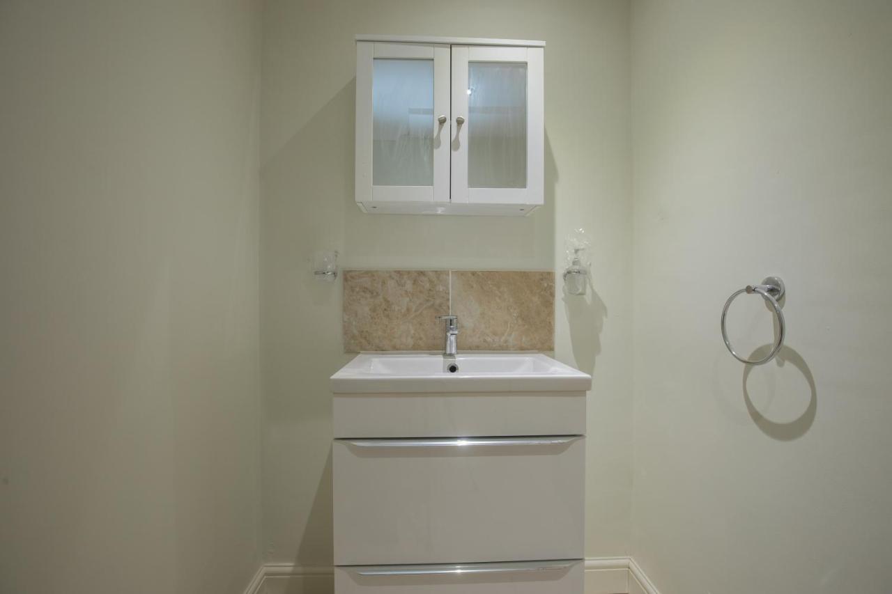 Riverside Central Kingston Flat 1B Surbiton Exterior photo